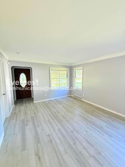 Building Photo - 5134 Hereford St