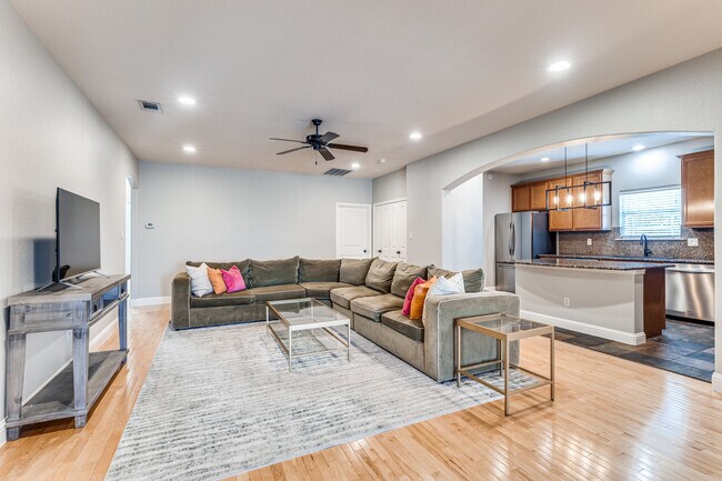 Building Photo - 2700 Merida Ave