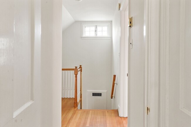 Building Photo - 5325 Chevy Chase Pky NW