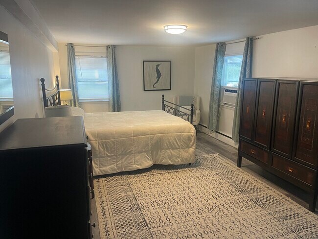 Building Photo - 8 Rock Cliff Rd