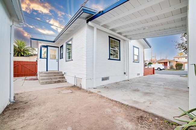 Building Photo - 2 Bed, 1 Bath House in North Park!