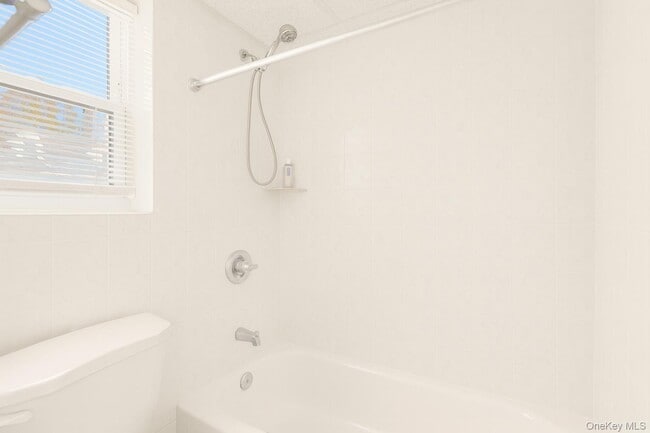 Building Photo - 174 Mills Pond Rd