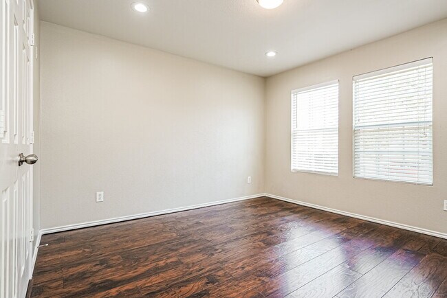 Building Photo - 16737 Woodside Dr