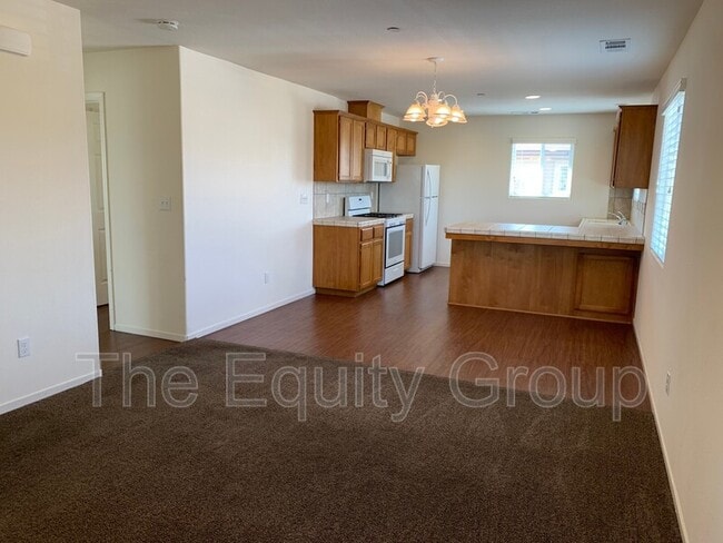 Building Photo - 2218 W Lark Ave