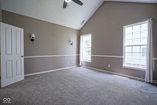 Building Photo - 952 Helston Ave