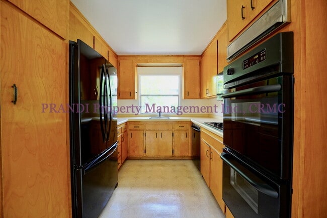 Building Photo - San Anselmo Home On Corner Lot, Nearby Sch...