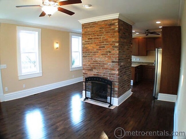 Building Photo - 264 E Kossuth St