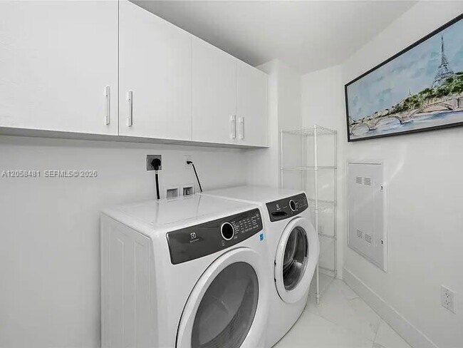 Building Photo - 300 Sunny Isles Blvd