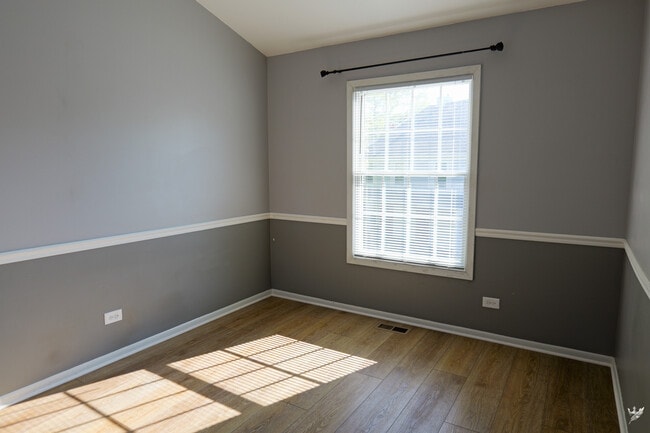 Building Photo - 1417 Queensgreen Cir