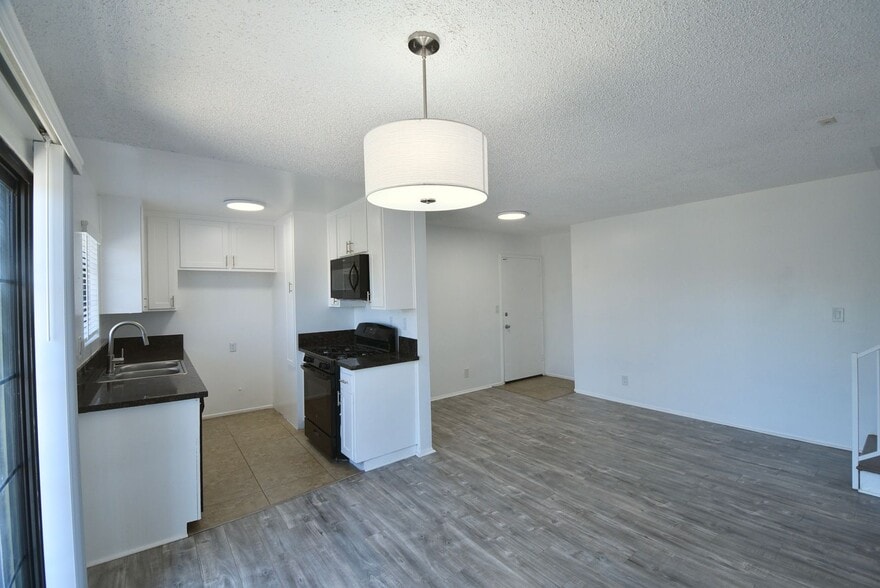 Building Photo - 5921 Whitsett Ave