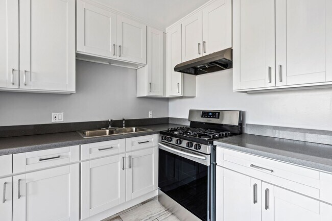 Building Photo - Beautiful 1BR 1BA Unit with Attached 1-Car Garage Located Near USC