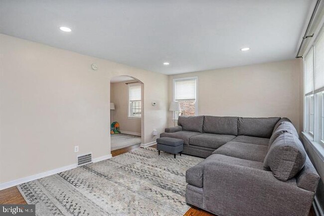 Building Photo - 1616 Sterigere St
