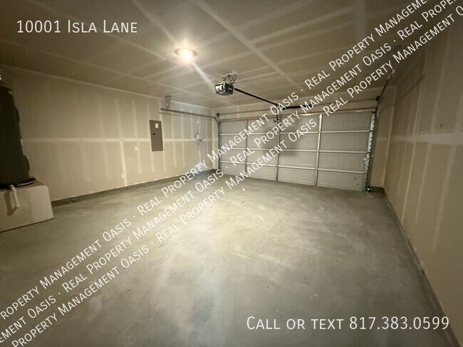 Building Photo - 10001 Isla Ln