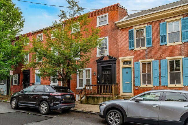 Building Photo - 117 E Miner St