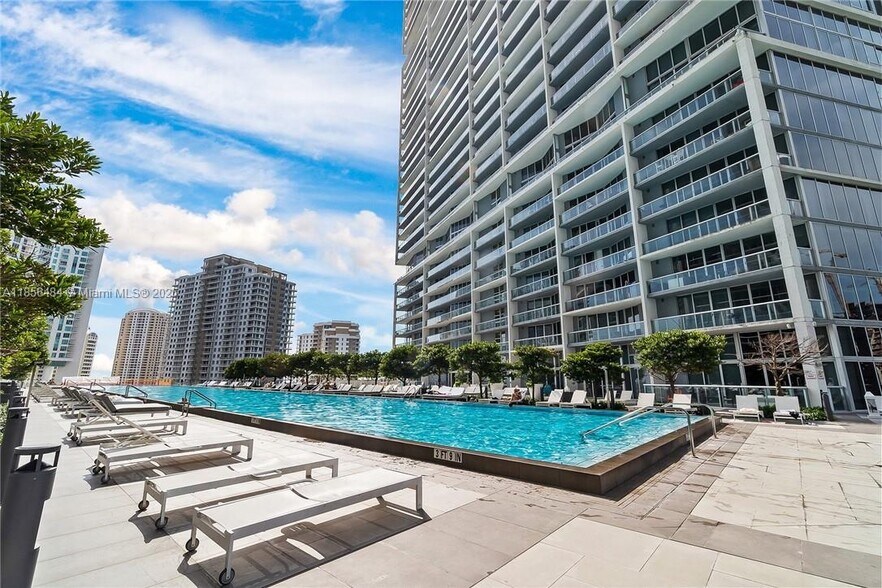 Building Photo - 475 Brickell Ave