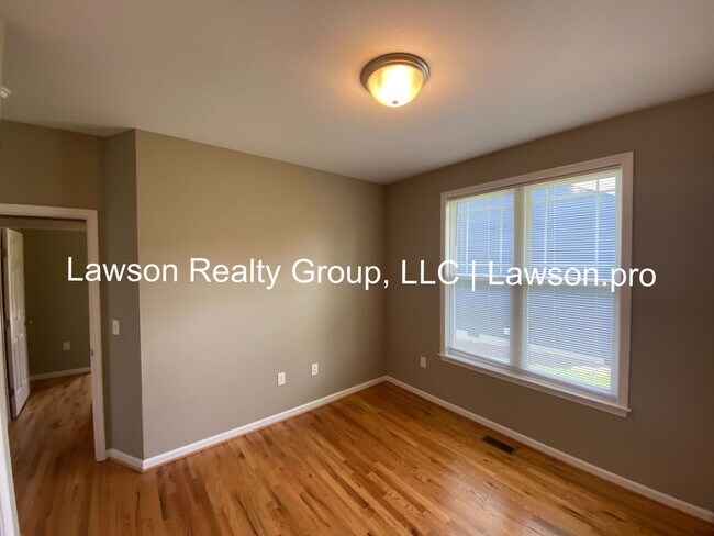 Building Photo - Craftsman Style One Level Living in Southw...