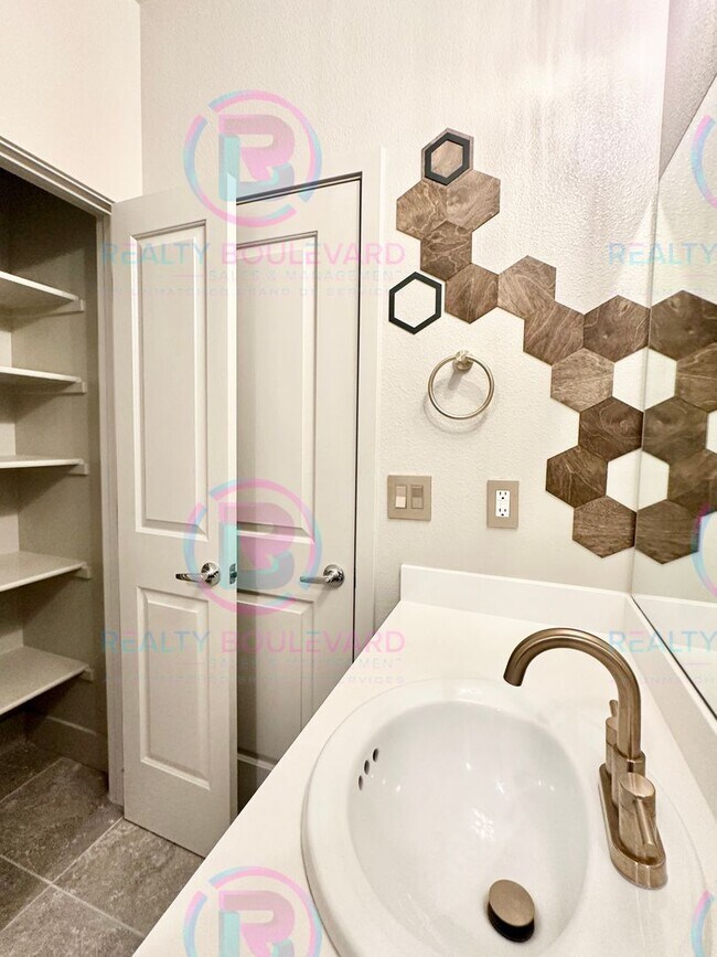 Building Photo - Modern Designer 2 Bedroom 2.5 Bathroom Tow...