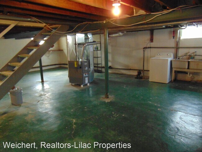 Building Photo - 4 br, 1 bath House - 297 Howard Road