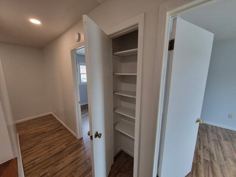 Building Photo - 108 Lewis Ln