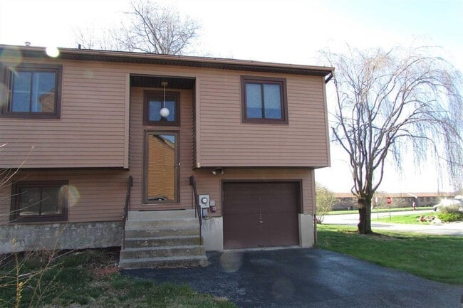 Primary Photo - 1 Walnut Ct
