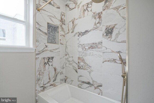 Building Photo - 952 N Marshall St