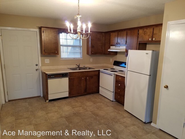 Interior Photo - 318 Tammy St SW