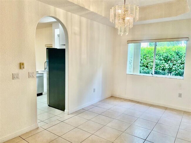 Building Photo - 7932 Exeter Cir W