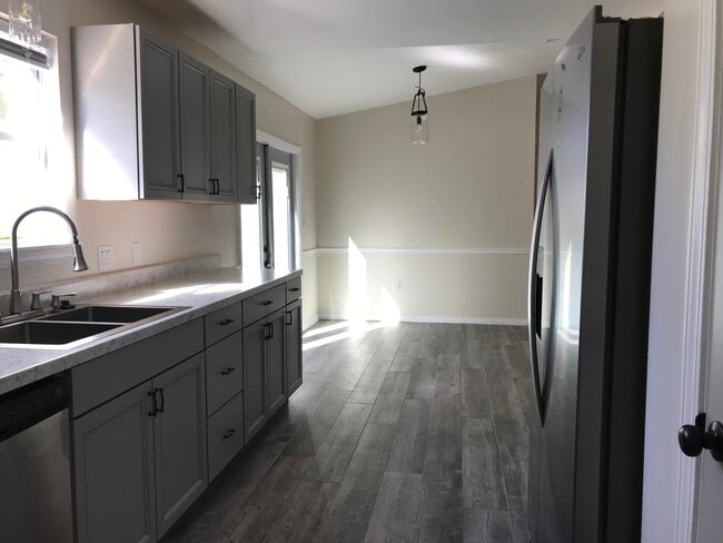 Building Photo - 113 Oak Terrace Dr