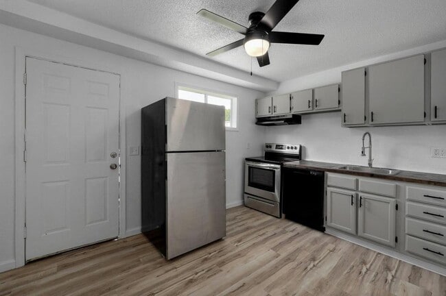 Building Photo - 21 Larue St