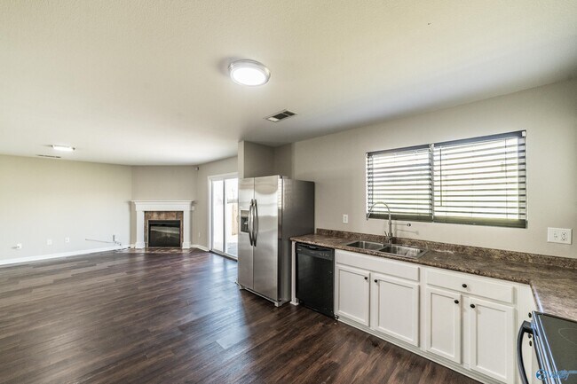 Building Photo - 217 Whitestone Dr NE