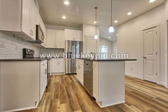 Building Photo - 3 Bed, 2 Bath Home in Woodland with Large Yard