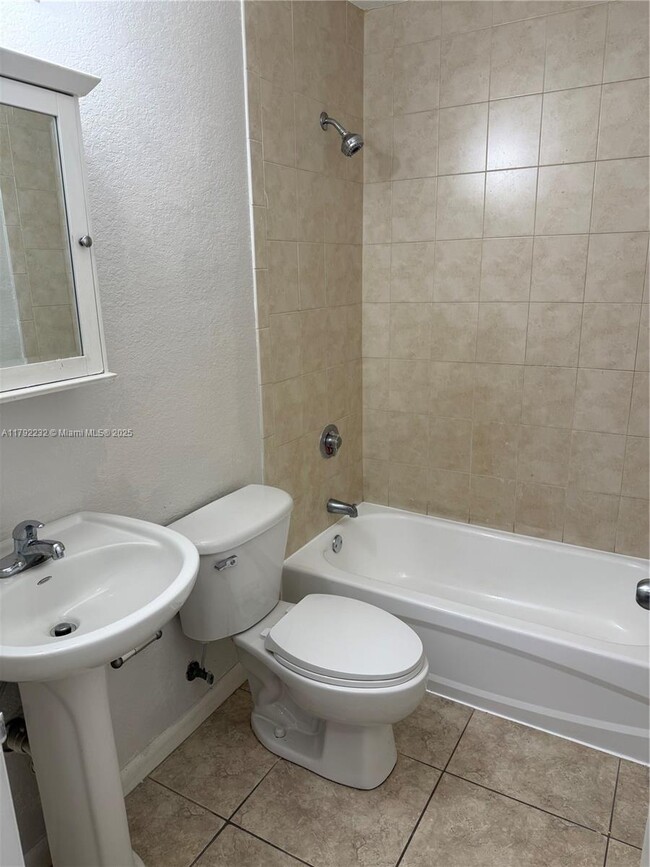Building Photo - 7605 NW 38th Ct