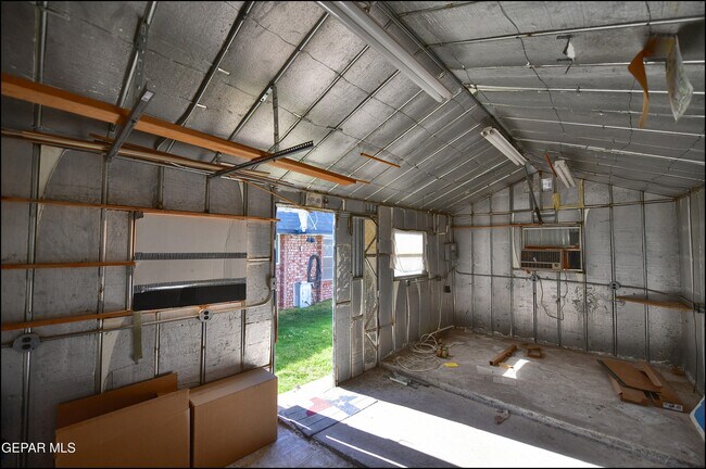 Building Photo - 3433 Clearview Ln