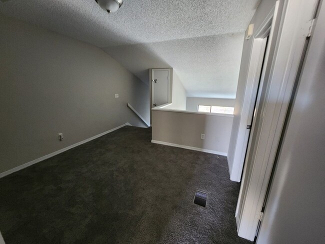 Building Photo - Beautiful 3/2 Townhome in Arlington