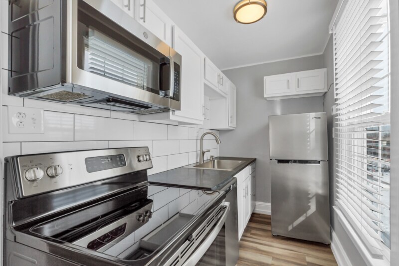Building Photo - 1617 10th Ave