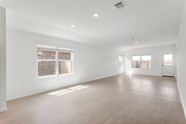 Building Photo - 117 Imola St