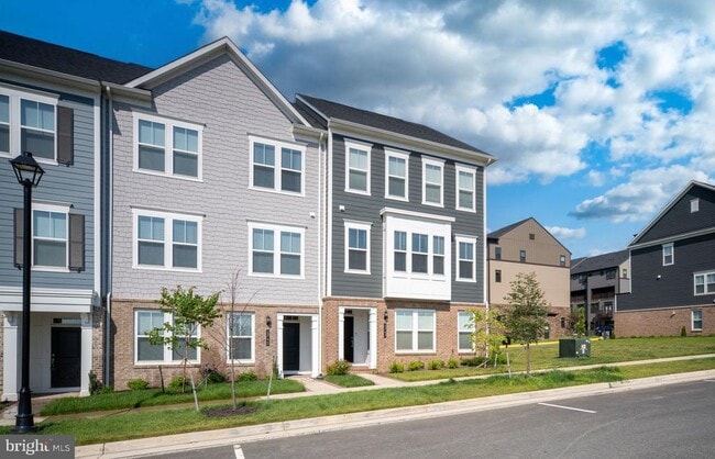 Building Photo - 1747 Riverbluff Ave