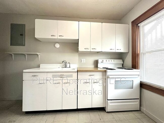 Building Photo - 4821 Underwood Ave