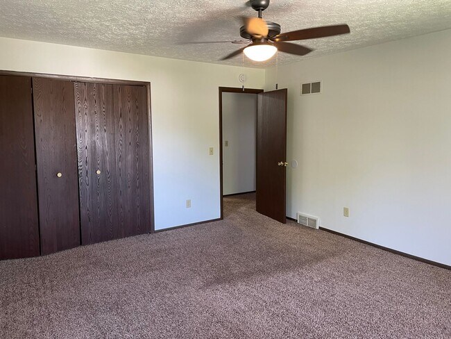 Building Photo - 386 - Palmer