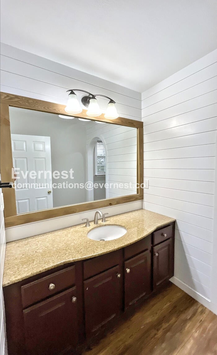 Building Photo - 46 Love Hill Rd