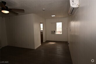 Building Photo - 380 N 13th St