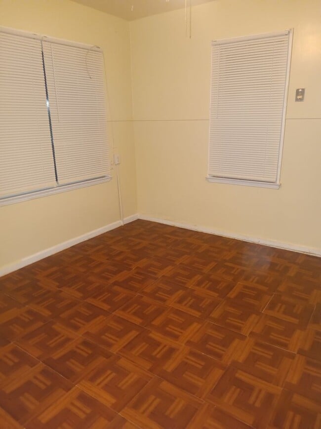 Building Photo - 2 Bedroom Section 8 Home for Lease