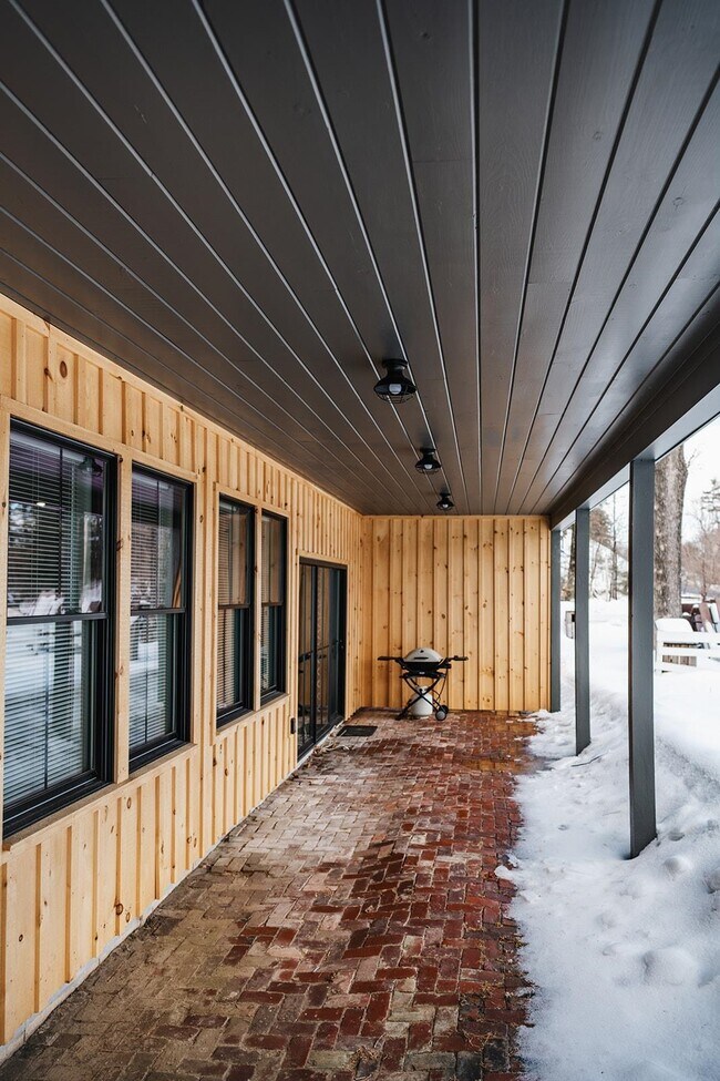 Building Photo - 1002 US-3