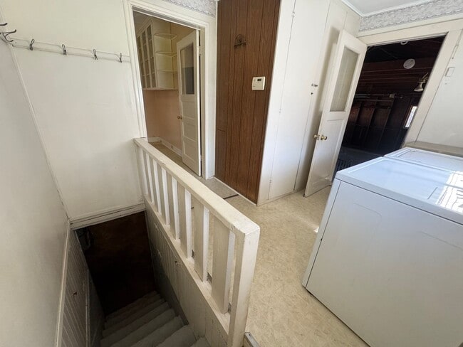 Building Photo - Spacious & Updated Home with Bonus Room, Large Basement, & Garage