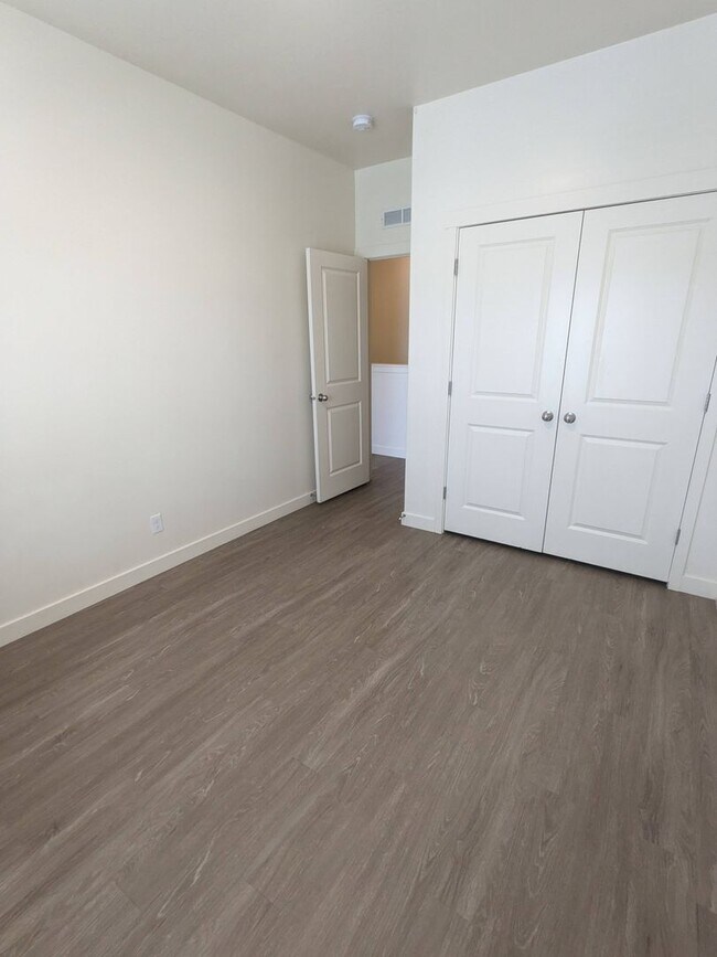 Building Photo - Move In This June! 2 Weeks Rent Free – 3 B...