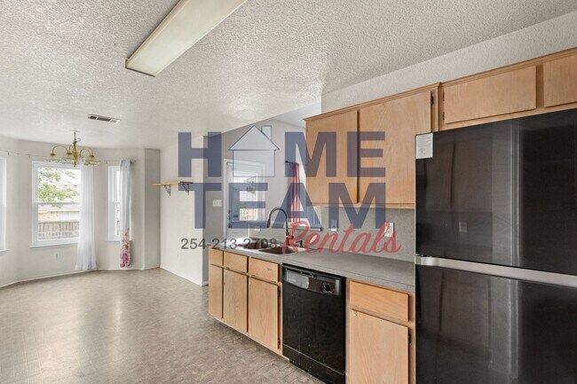 Building Photo - 2805 Larissa Dr