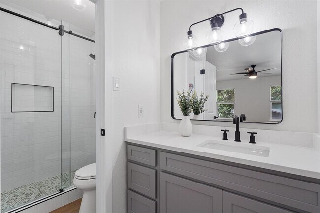 Building Photo - 9730 Anderson Village Dr