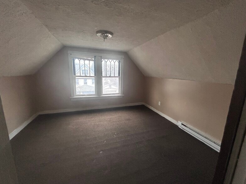 Building Photo - 12206 Locke Ave