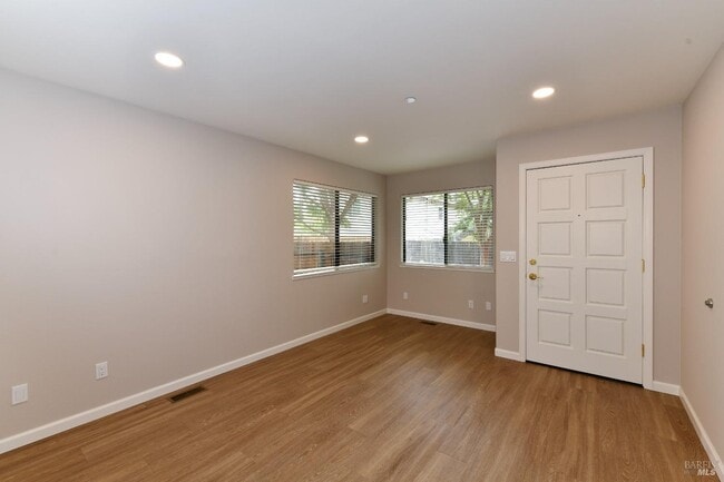 Building Photo - 2833 Marin St