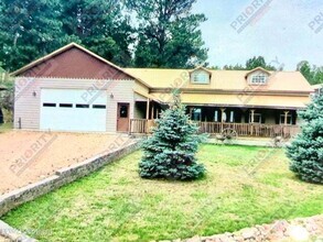 Building Photo - 3 bedroom, 3 bath 1,860 sqft single-family...